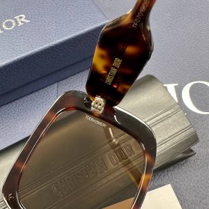 Солнцезащитные очки Dior