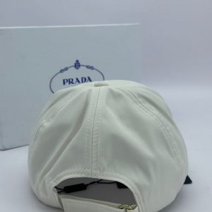 Бейсболка Prada