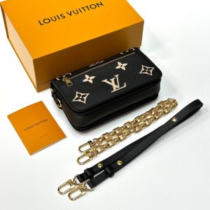 Сумка Louis Vuitton Pochette Metis East West