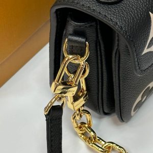 Сумка Louis Vuitton Pochette Metis East West