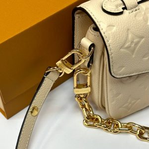 Сумка Louis Vuitton Pochette Metis East West