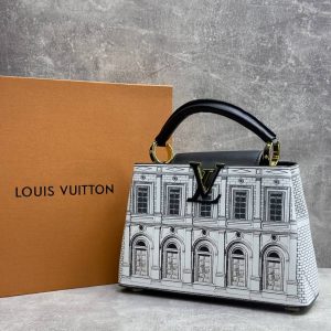 Сумка Louis Vuitton Capucines