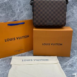 Сумка Louis Vuitton District