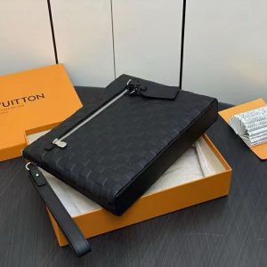 Клатч Louis Vuitton Voyage