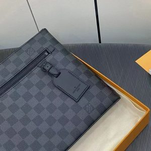 Клатч Louis Vuitton Voyage