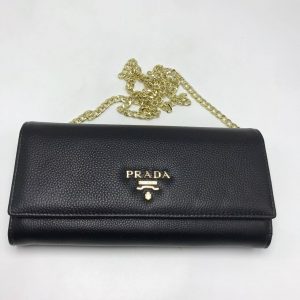 Сумка-клатч Prada