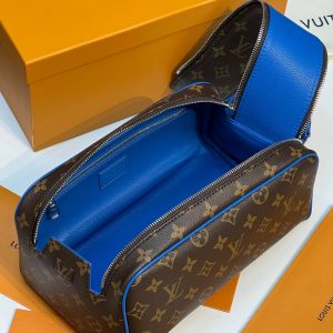 Косметичка Louis Vuitton Dopp Kit