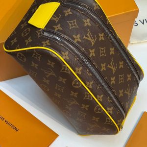 Косметичка Louis Vuitton Dopp Kit