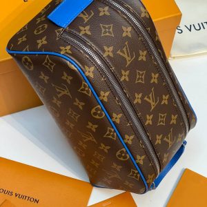 Косметичка Louis Vuitton Dopp Kit