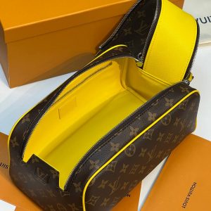 Косметичка Louis Vuitton Dopp Kit