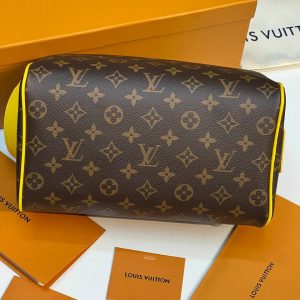 Косметичка Louis Vuitton Dopp Kit