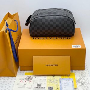 Косметичка Louis Vuitton Dopp Kit