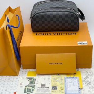 Косметичка Louis Vuitton Dopp Kit