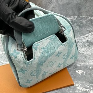 Косметичка Louis Vuitton Dopp Kit