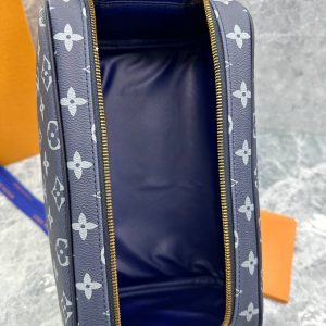 Косметичка Louis Vuitton Dopp Kit