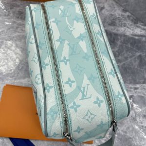 Косметичка Louis Vuitton Dopp Kit