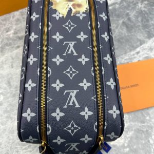 Косметичка Louis Vuitton Dopp Kit