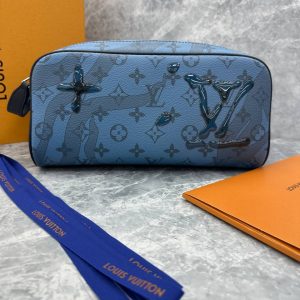 Косметичка Louis Vuitton Dopp Kit