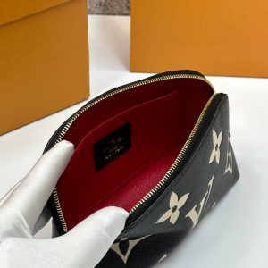 Косметичка Louis Vuitton Cosmetic Pouch