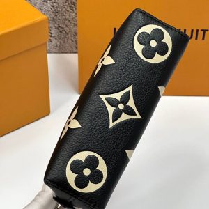 Косметичка Louis Vuitton Cosmetic Pouch