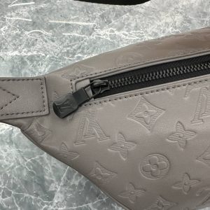 Сумка на пояс Louis Vuitton Discovery