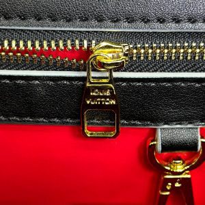 Сумка Louis Vuitton Capucines