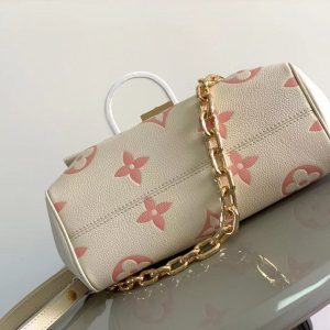 Сумка Louis Vuitton Pochette