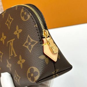 Косметичка Louis Vuitton Cosmetic Pouch