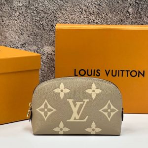 Косметичка Louis Vuitton Cosmetic Pouch