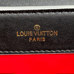 Сумка Louis Vuitton Capucines