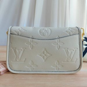 Сумка Louis Vuitton Pochette Metis East West