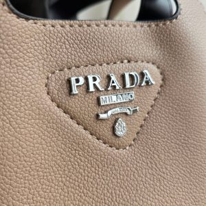 Сумка Prada